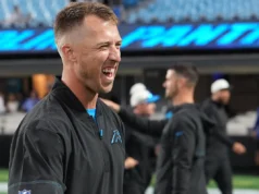 Panthers OC Brad Idzik recebeu elogios por uma estreia com muitas pontuações