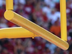 Time de futebol americano da escola secundária da área de Dallas perde 105 pontos em vitória arrasadora