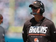 Técnico do Browns envia mensagem após derrota embaraçosa para o Jaguars