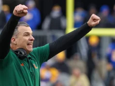 Miami Football News: Mario Cristobal se junta ao clube com 100 vitórias após grande W vs.