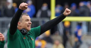 Miami Football News: Mario Cristobal se junta ao clube com 100 vitórias após grande W vs.
