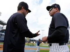 Yankees News: Aaron Boone brinca depois de mostrar a bunda de Alex Rodriguez