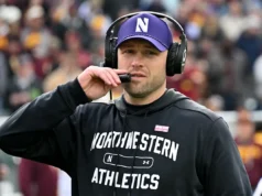 Northwestern assinou com David Brown uma extensão de contrato