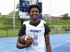 A estrela de Bunnell, Roddy Ricketts, ganha destaque no recrutamento enquanto Bulldogs perseguem o título de futebol do CIAC