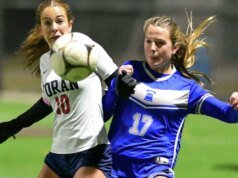 Pesquisa de treinadores de futebol feminino de escolas secundárias de Connecticut em 2026: East Hampton passa para o primeiro lugar na pesquisa M/S
