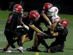 Nº 1 do New Canaan Football derrota Nº 10 Fairfield pela 25ª vitória e 2ª derrota consecutiva
