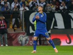 Dzeko, do Schalke, aposentou-se da seleção da Bósnia e Herzegovina