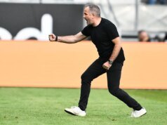 Augsburg lidera a Bundesliga pela primeira vez e o treinador na tabela da captura de tela
