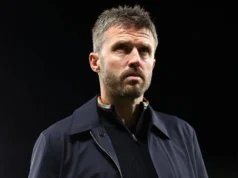 Carrick insiste que o Manchester United continua sendo um grande clube e promete conduzir o time durante um início de temporada tempestuoso