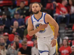 Steph Curry precisou de apenas 71 segundos para nos lembrar que ele é o atirador de elite da NBA.