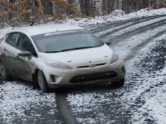 Como os co-pilotos de rali guiam o carro a toda velocidade