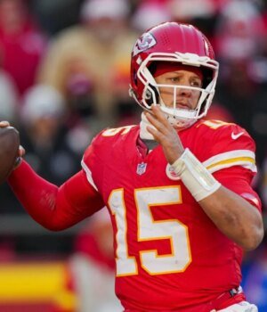 https3A2F2Fmedia.zenfs_.com2Fen2Fgridiron_heroics_3072F94d82351ae72c4282110c53076de281a.jpg