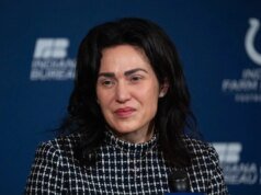 Clipe viral mostra a proprietária do Colts, Carly Irsay-Gordon, profundamente envolvida com sua equipe