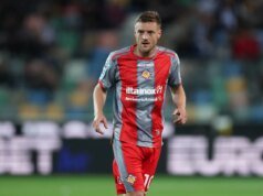 Burnley anunciou a contratação do ex-atacante do Leicester City Jamie Vardy