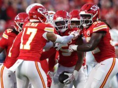 Fãs de ‘gênio…’ ficam maravilhados depois que Kansas City Chiefs usam uma tática única contra o Denver Broncos