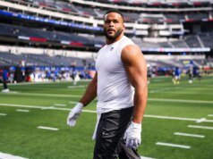 A reação imediata de Aaron Donald ao jogar pelo LA Rams depois de dois anos está se tornando viral