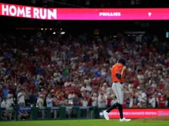 Os Astros entraram em colapso quando os Phillies lançaram para Houston no meio do turno para superar o déficit