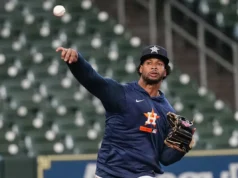 Bryce Matthews retorna ao Houston Astros após uma ausência de dois meses, George Barossa saiu do elenco