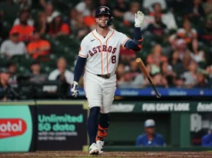 O ataque do Houston Astros estagnou novamente quando o time empatou no topo do AL West após uma derrota para o Royals.
