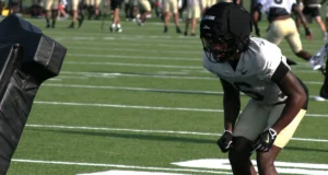 Defensor importante eliminado contra UCLA, mostra o primeiro relatório de lesões no futebol de Purdue