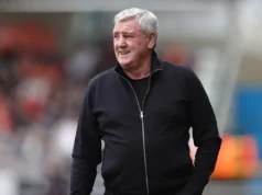 Steve Bruce comparou a estrela do Leeds United a Declan Rice
