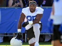 Myles Garrett, do Rams, será submetido a uma cirurgia no joelho e entrará na reserva por lesão, disseram fontes à ESPN