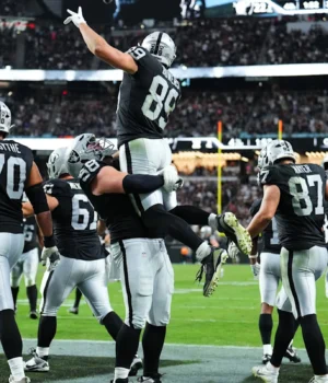 https3A2F2Fmedia.zenfs_.com2Fen2Flas_vegas_raiders_wire_usa_today_sports_articles_8422F1d31fa5f.webp