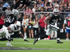 ASSISTIR: Pré-temporada líder da NFL do Raiders RB Mike Washington a cada corrida