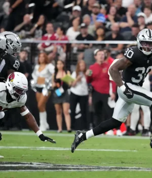 https3A2F2Fmedia.zenfs_.com2Fen2Flas_vegas_raiders_wire_usa_today_sports_articles_8422F9bb39a40.webp