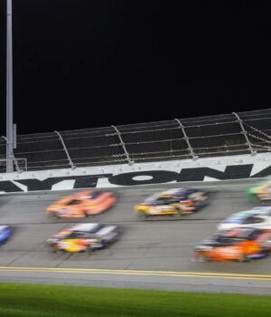 https3A2F2Fmedia.zenfs_.com2Fen2Flead_lap_racing_1382F1dacd40051bc9c25f43c49993ca4b7f2.jpg