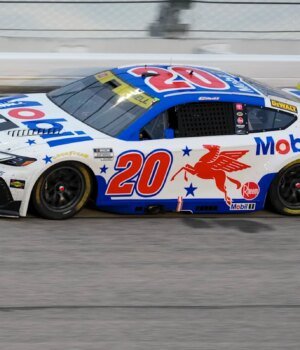 https3A2F2Fmedia.zenfs_.com2Fen2Flead_lap_racing_1382F80550f991066adf0054e654924ab58a7.jpg