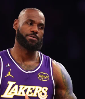 https3A2F2Fmedia.zenfs_.com2Fen2Flebron_wire_usa_today_sports_articles_2342F16c5f7f2cf91d96e19d.webp
