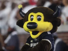 Colorado surpreendeu Georgia Tech com um passe para touchdown tardio