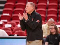 Tony Greystone foi demitido do cargo de técnico do time de vôlei Texas Tech