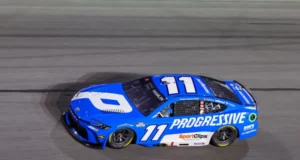 Denny Hamlin encerra ‘problema de naufrágio’ com luzes de alerta da NASCAR