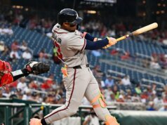 se torna o mais rápido com 200 home runs e rouba 200 na vitória do Braves sobre o Nationals por 9-0