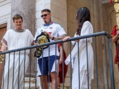 Tom Aspinall renunciou ao título de peso pesado do UFC após novas lesões no olho direito