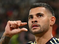 Bruno Guimarães marca impressionante e provoca rival em comemoração, assista 🎥