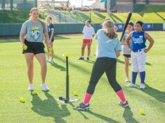 Blue Wahoos inaugura clínica de funball para jogadores juvenis de beisebol e softball