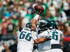 Os Eagles deveriam manter Cam Jurgens na guarda e Drew Kendall no centro?