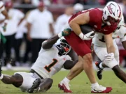 O linebacker do Miami Hurricanes, Mohamed Torre, inicia seu oitavo ano no futebol universitário