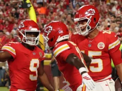 Sunday Night Football: Patrick Mahomes arremessa para 382 jardas, 3 TDs na vitória por 33-30 OT