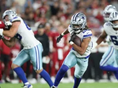 RB Malik Davis participa do treino dos Cowboys