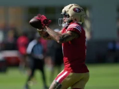 O wide receiver do 49ers, Mike Evans, aos 33 anos, confiante de que não perdeu seu toque mágico