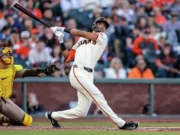 Outro novato do Giants estreia, empatando o recorde da franquia, mas Padres vence SF