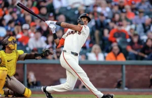 Outro novato do Giants estreia, empatando o recorde da franquia, mas Padres vence SF