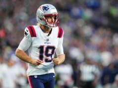 O apostador veterano Mitch Wishnowski está de volta ao time de treino dos Patriots após a semana 2