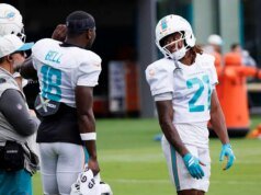 Não há restrição de contagem de snap para Chris Bell na abertura dos Dolphins