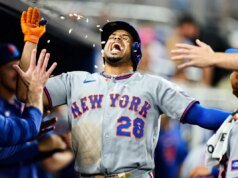 O ataque do Mets superou os Marlins em uma vitória na maratona