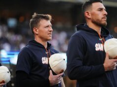 Pesquisa de reação da bola Gaslamp: escolha entre um par de ases dos Padres